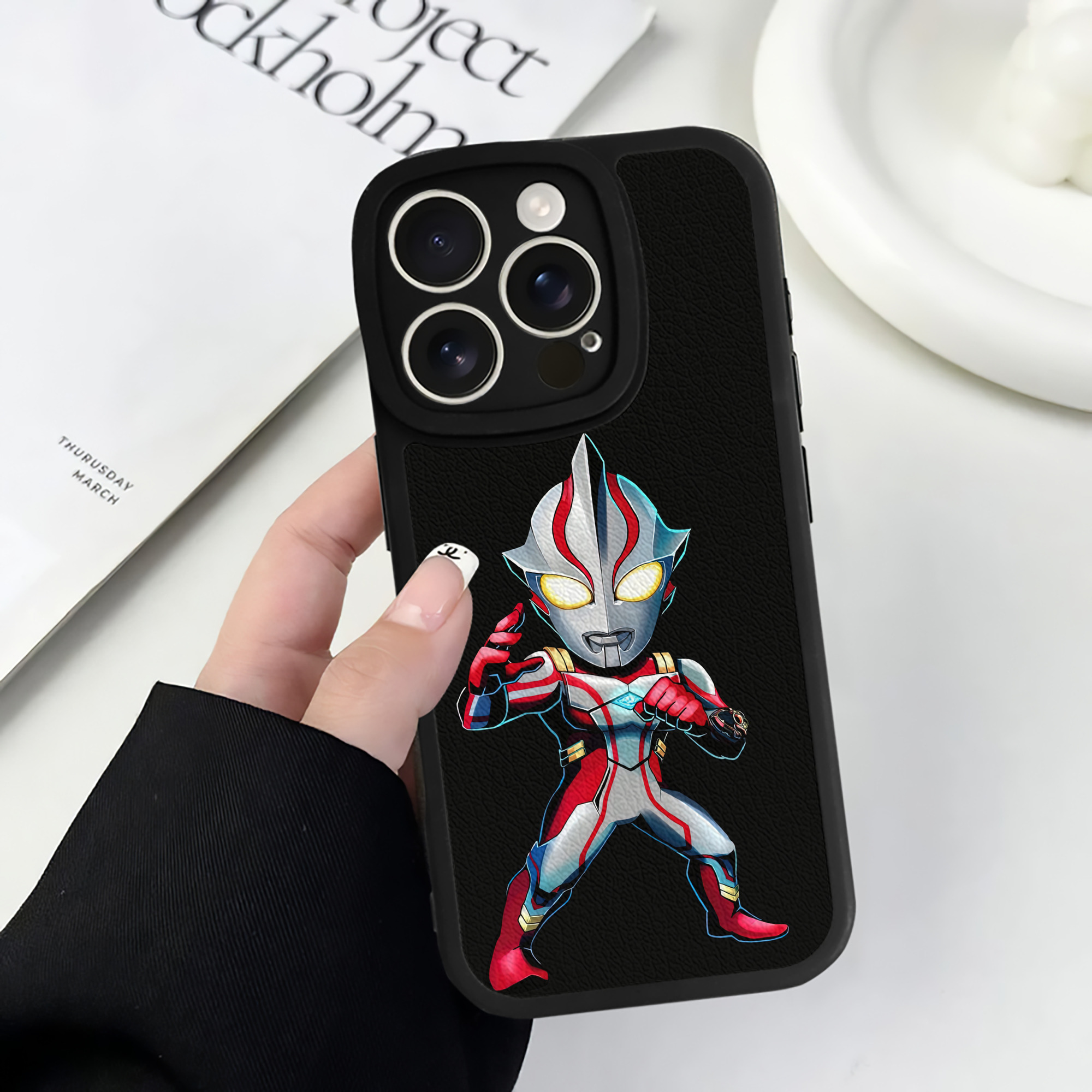 （画像用） ウルトラマン Ultraman 【iPhone 16シリーズ対応】シリコンスマホケース（レザー調） 材質：シリコン